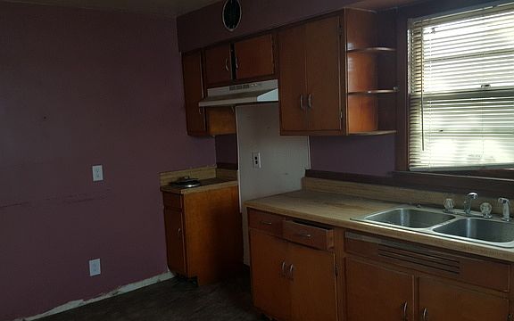 4th image of 240 Lawndale Ave