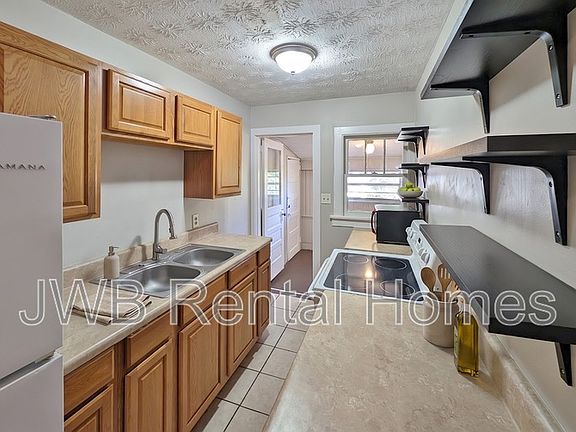 4th image of 2941 Selma St #1