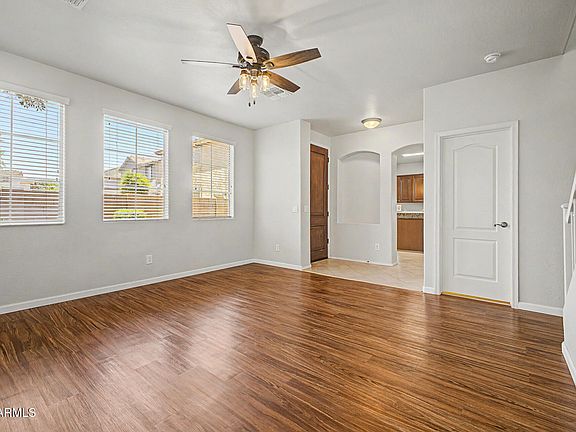5th image of 4343 E OAKLAND Street