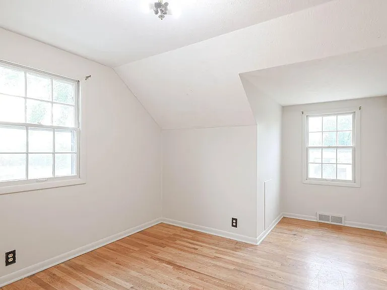 8209 Hillside Dr — Photo 25