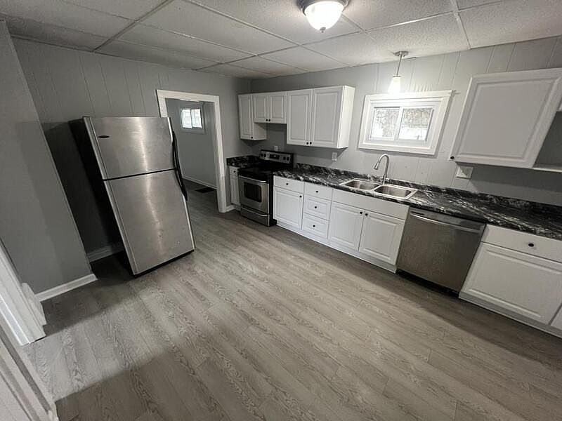 1st image of 16 Cummings St