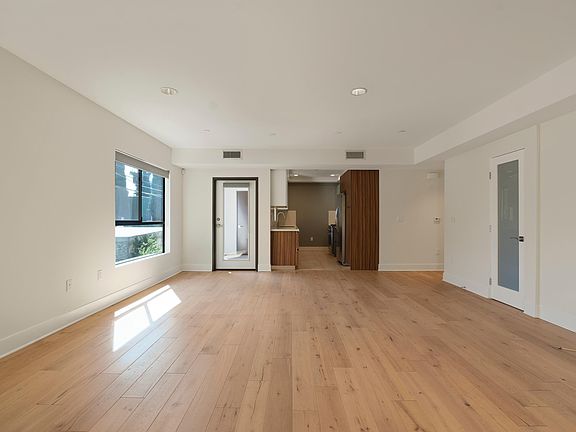 4th image of 932 N Alfred St APT 202