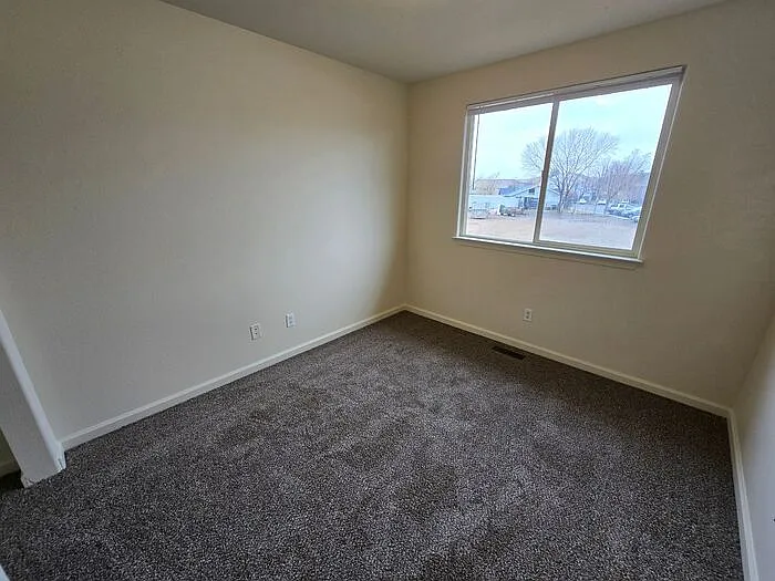 215 Meadowood Ct #A — Photo 10