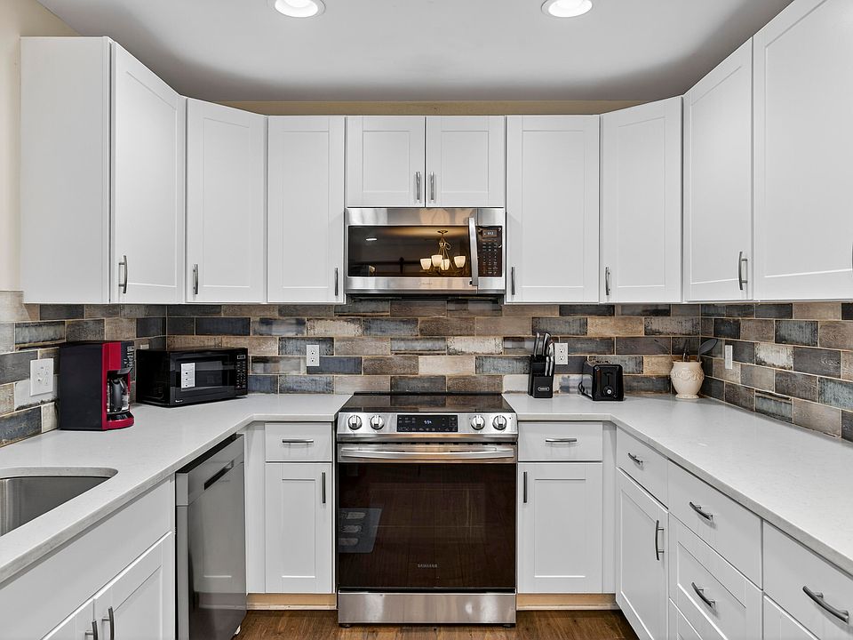 1st image of 112 Pullman Ave