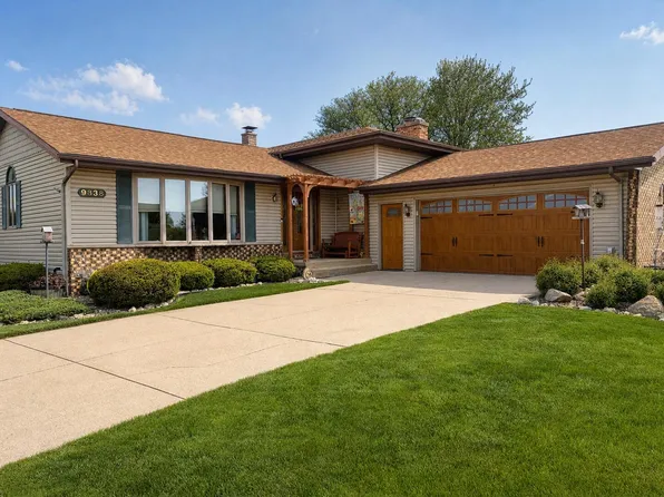 9838 Redbud Rd, Munster, IN 46321