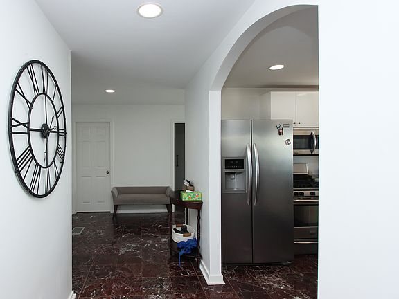 3rd image of 14 Harbour Close