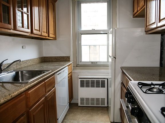 4th image of 222 E 19th St APT 10D
