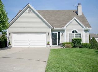 1057 NE Queens Cir, Lees Summit, MO 64064