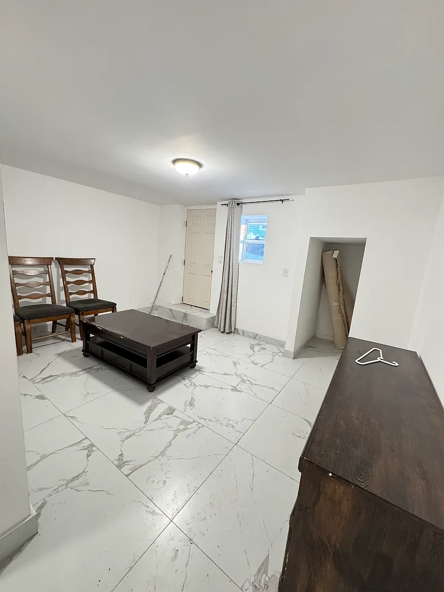 170 Edgegrove Ave #1L photo 1