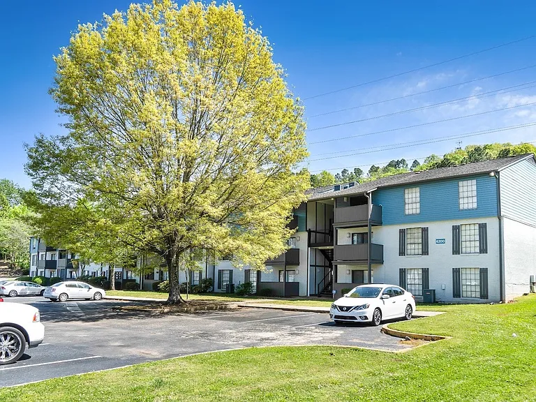 Crestwood Green Apartments — Photo 27