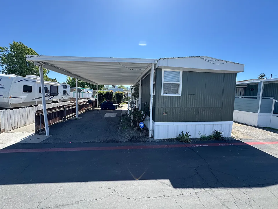 65 Ernie St