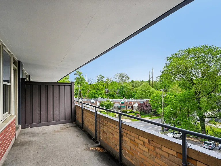 Bryn Mawr Apartments — Photo 24