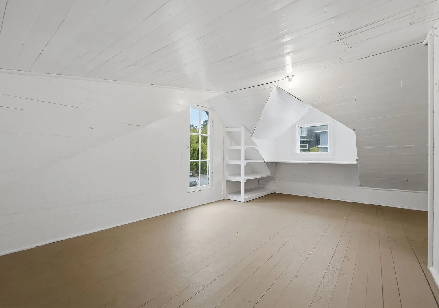 A dream home to raise a family! W/ Private Garage — Photo 1