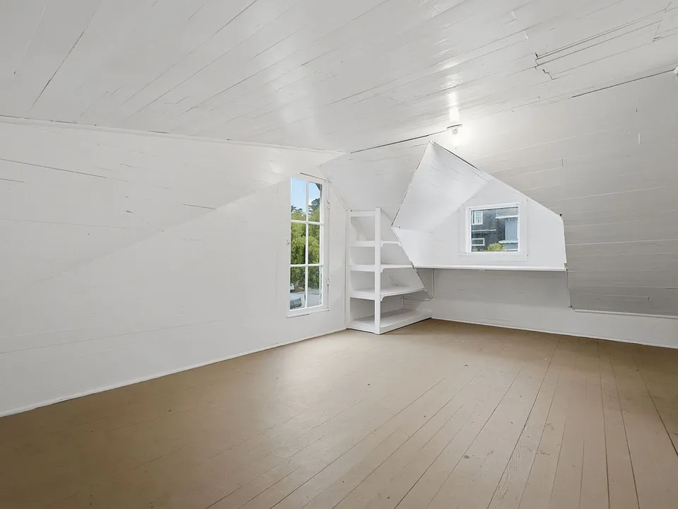 242 32nd Ave