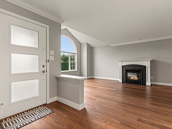 4th image of 46489 Edgemont Pl