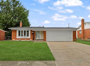 1326 W Elmwood Ave, Clawson, MI 48017