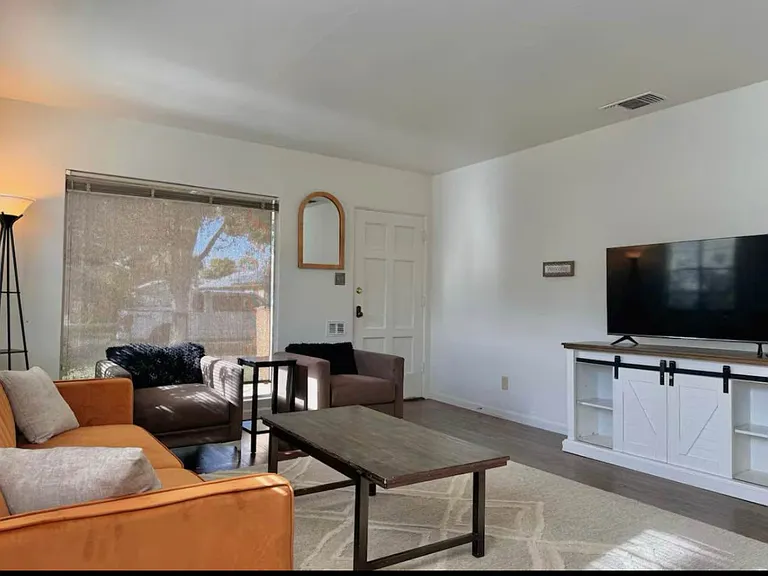 1350 N Echo Ave — Photo 4