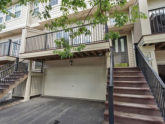 4th image of 11171 Aberdeen St NE Unit E