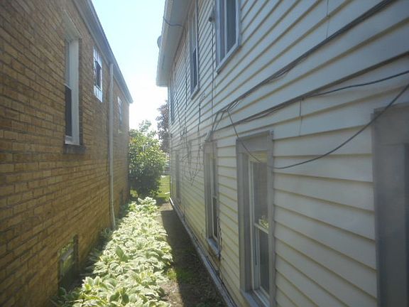 3rd image of 7506 W Forest Preserve Ave