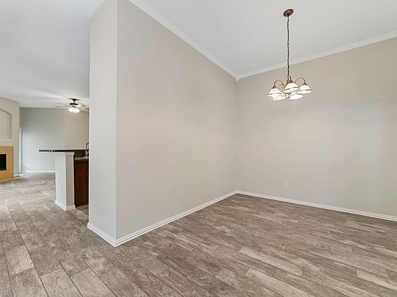 3rd image of 510 Creekview Dr