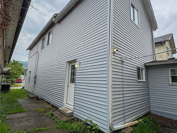 4th image of 1019 Commerce St
