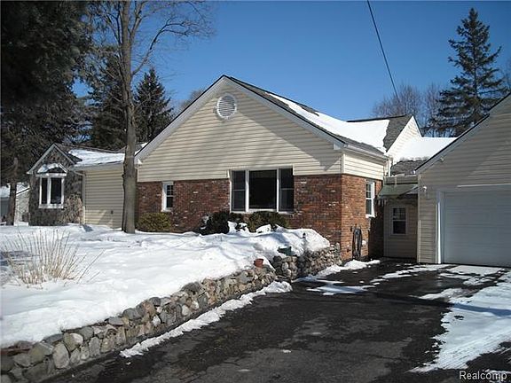 2nd image of 15930 Oak Dr