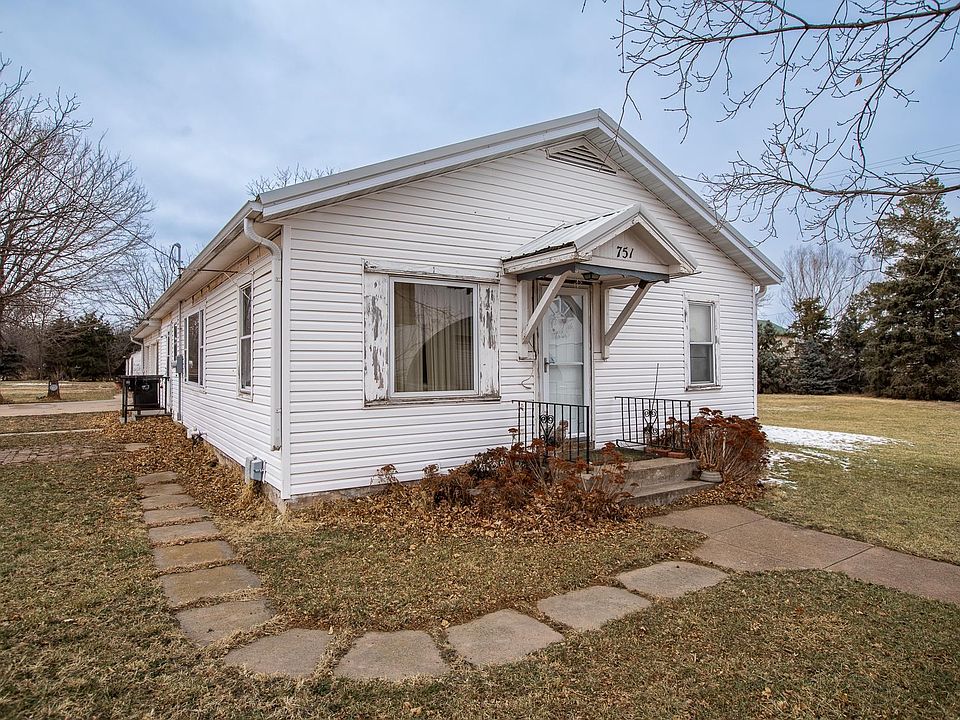 1st image of 751 Deming St