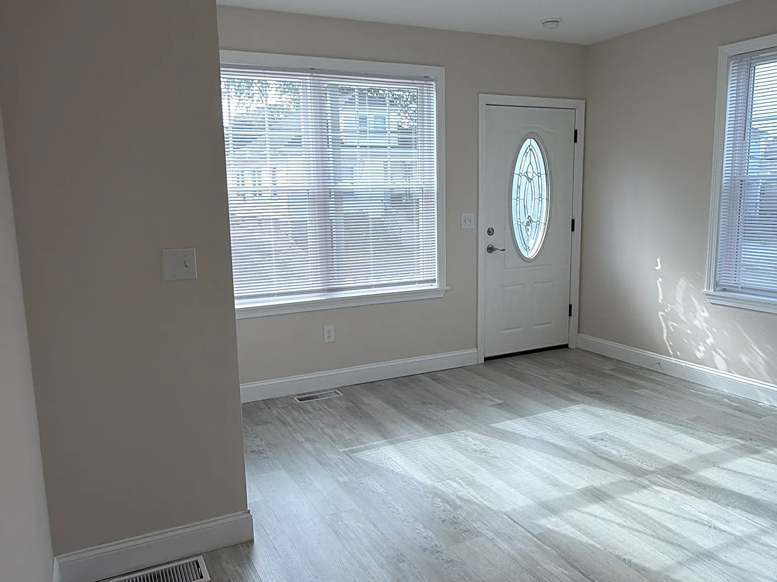 3 bed, 1100 sqft, $2,750 — Photo 3