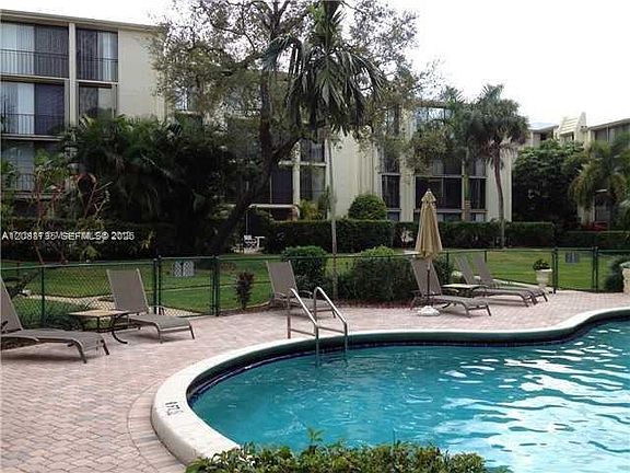 3rd image of 501 SW 11th Pl APT 410