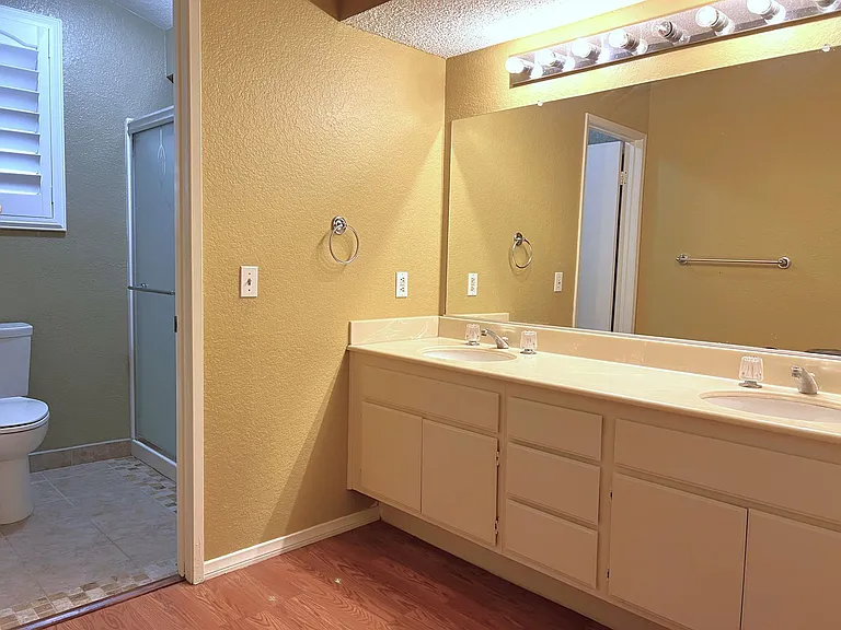 1349 Crestmont Dr — Photo 20