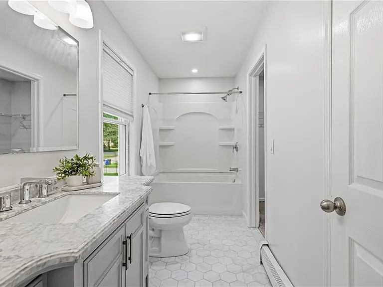 2 Lafayette Dr — Photo 17