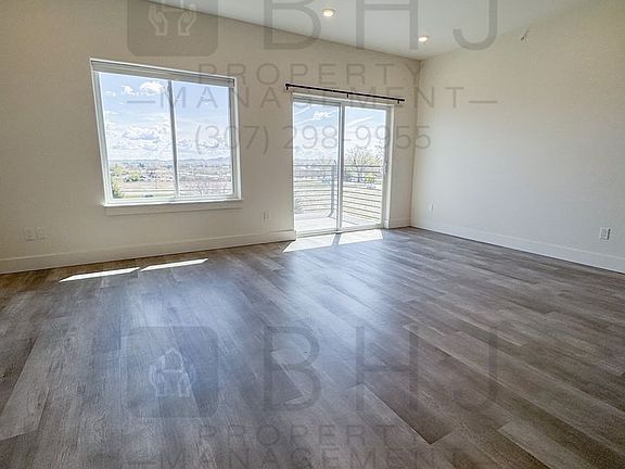 3rd image of 951 Covey Run Rd #303