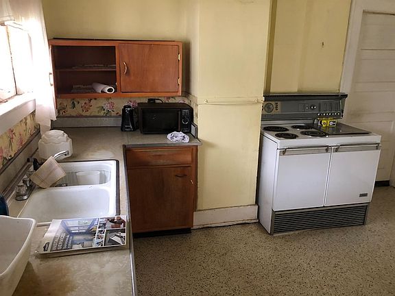 5th image of 206 N Church St