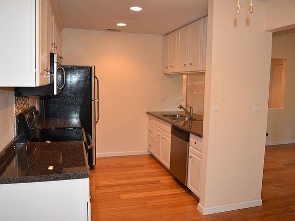 5th image of 128 Elm Ave SE
