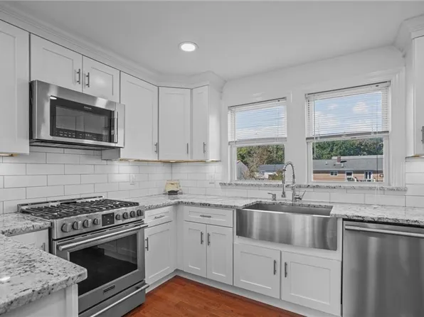 83 Sweetbriar Ave, Riverside, RI 02915