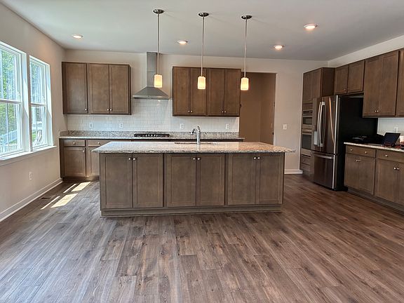 2nd image of 2062 Whithorn Hill
