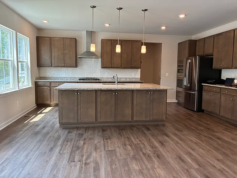 2062 Whithorn Hl — Photo 2