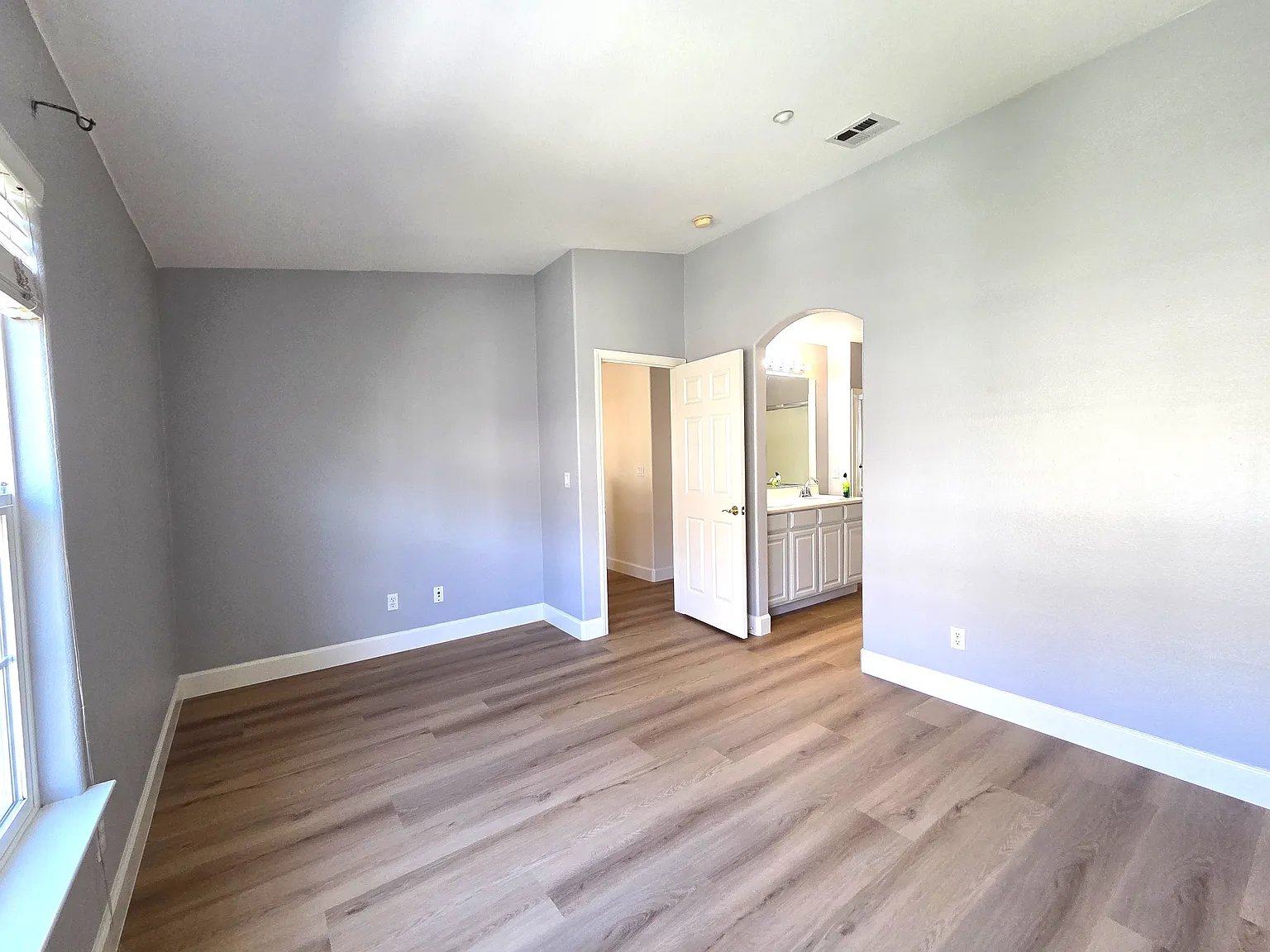 3 bed, 2.5 bath, 1727 sqft, $4,600 — Photo 3