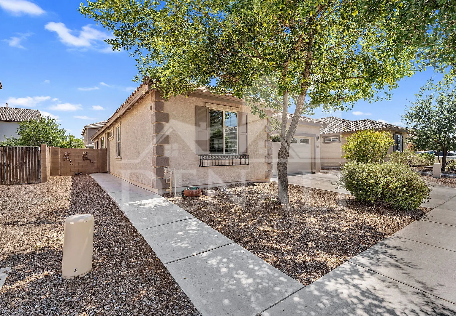 4 bed, 2.0 bath, 1561 sqft, $2,195 — Photo 2