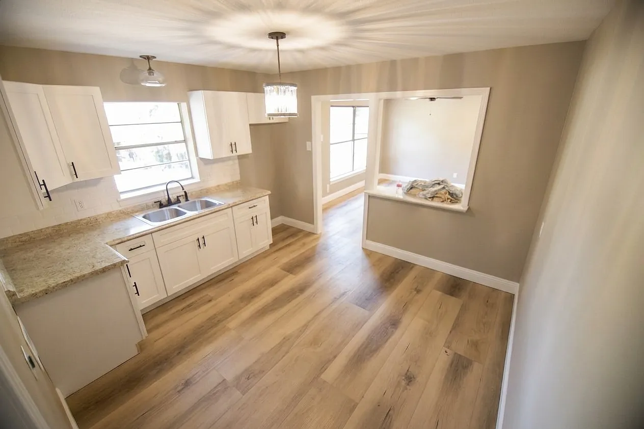 2 bed, 1023 sqft, $1,590 — Photo 2