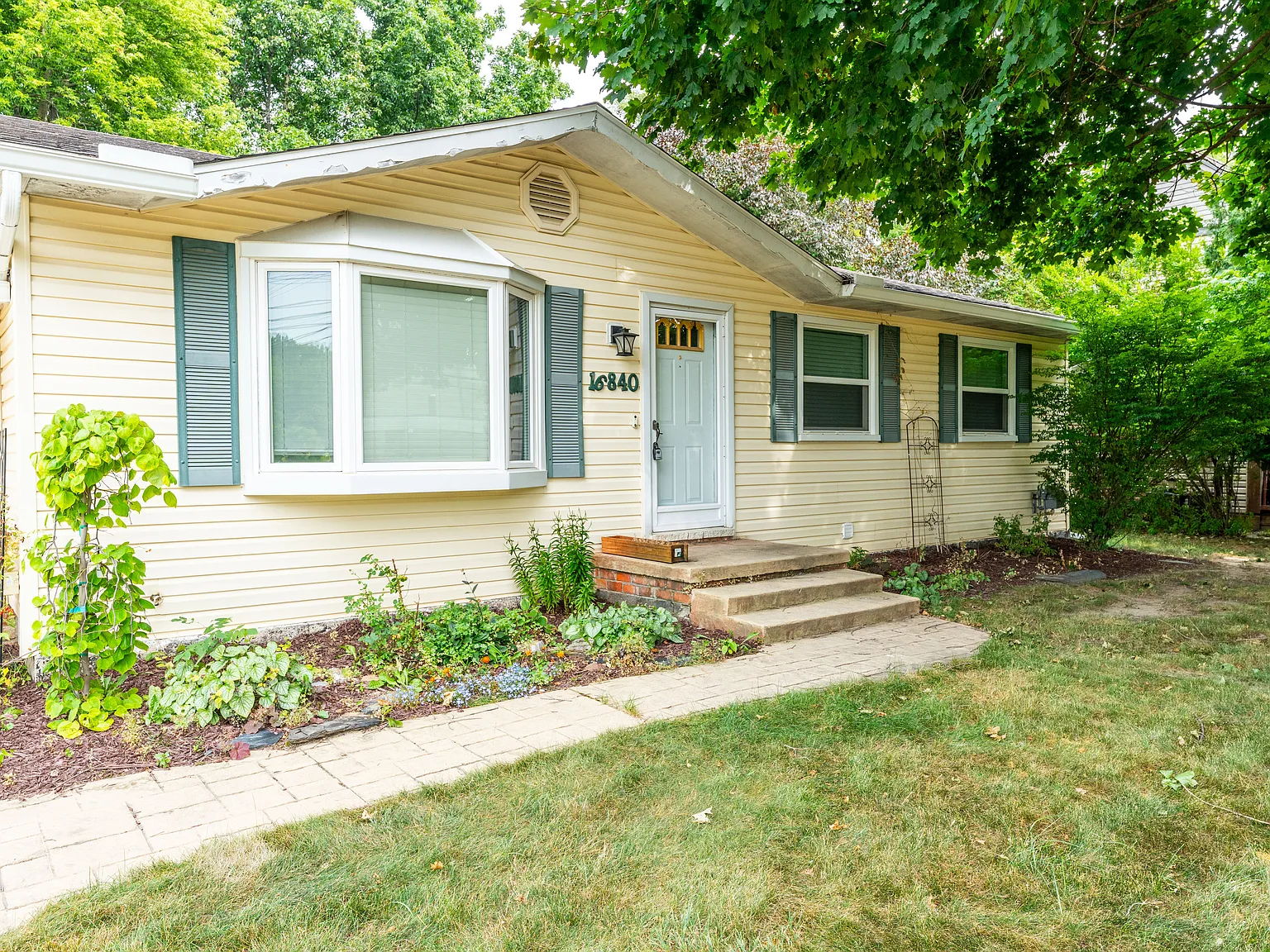 3 bed, 1140 sqft, $2,500 — Photo 1