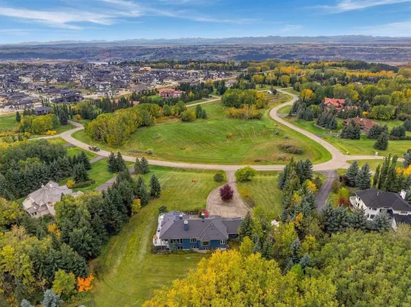 51 SW Blueridge Close, Rocky View County, AB T3L 2P4