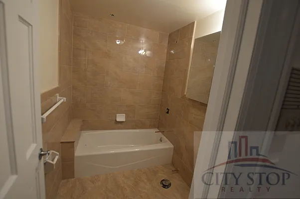 Rented by City Stop Realty | media 6