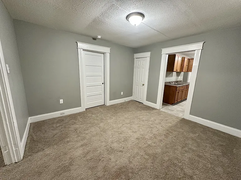 6820 Division Ave — Photo 5