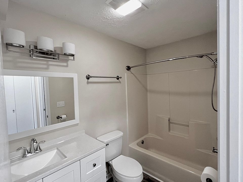 1st image of 403 Ketron Ln APT 11