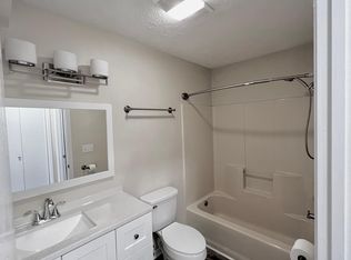 403 Ketron Ln APT 11, Johnson City, TN 37601