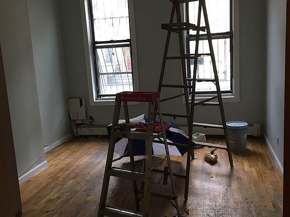2nd image of 292 Menahan St APT 1R
