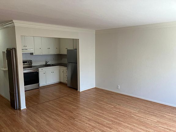 2nd image of 2141 Clement St #4