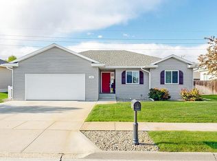 334 Dawn Dr, Columbus, NE 68601