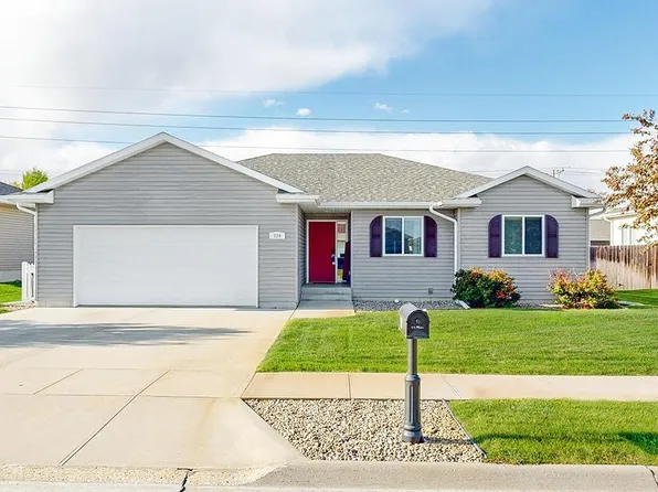 334 Dawn Dr, Columbus, NE 68601